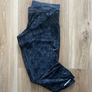 Nike Cropped Leggings